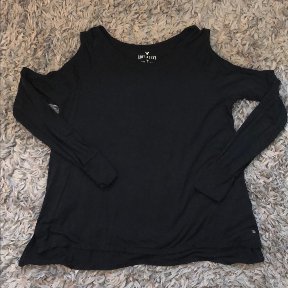 American Eagle Soft & Sexy cold shoulder T size XS